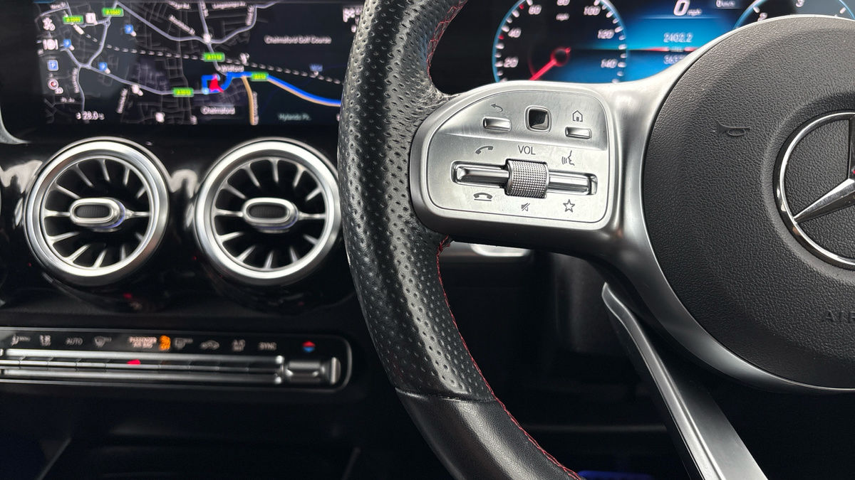 Mercedes-Benz GLB Image 13
