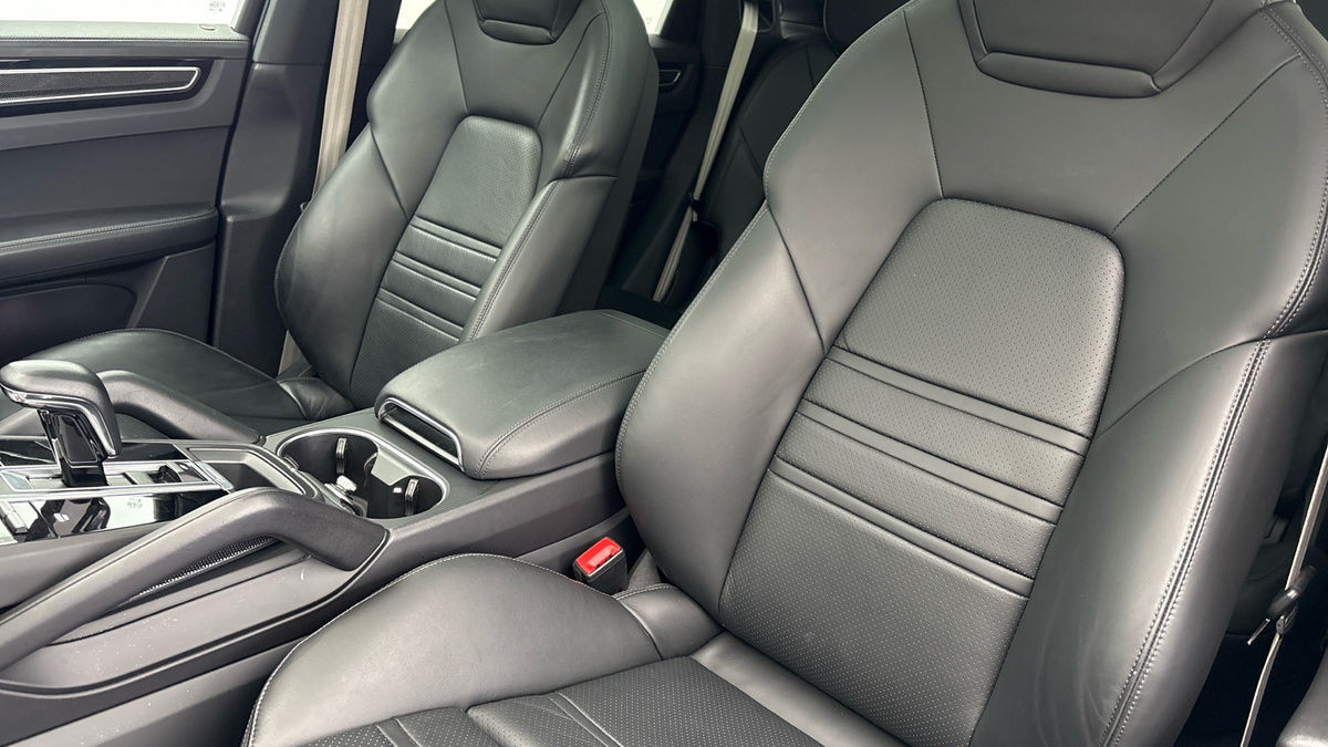 Porsche Cayenne Image 7