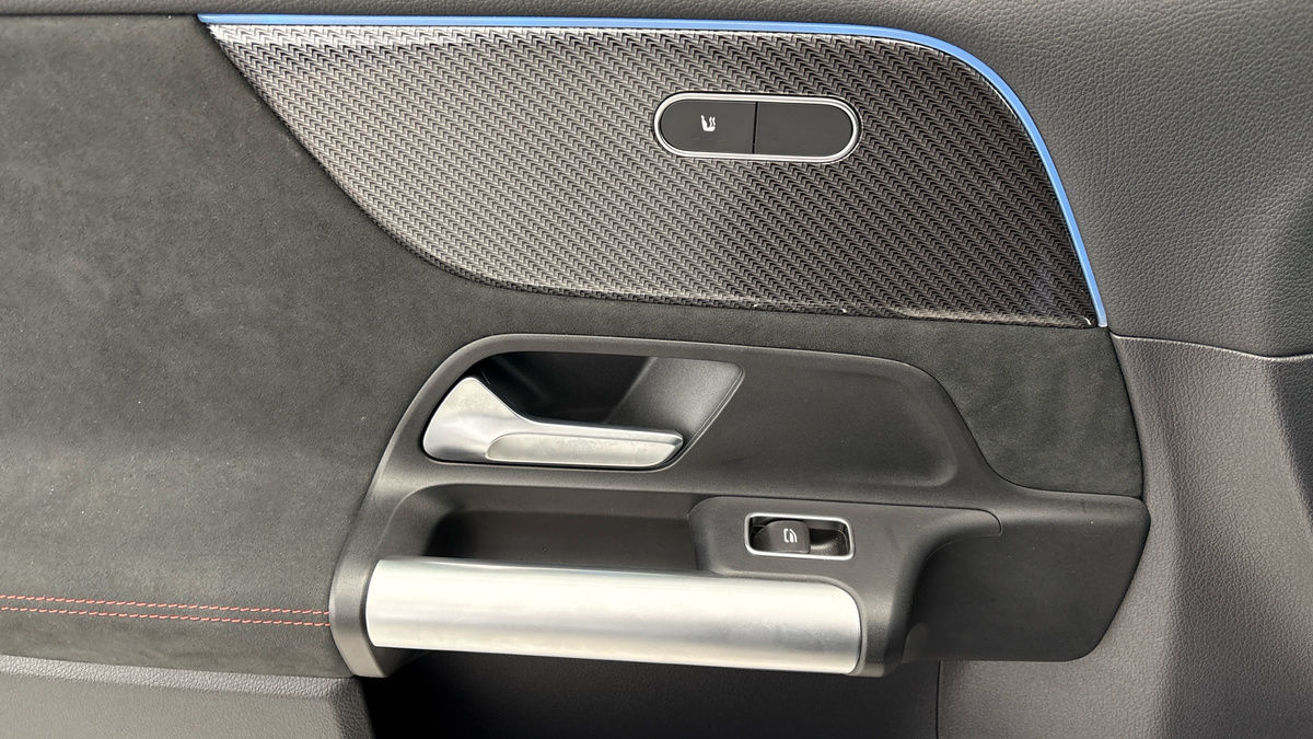Mercedes-Benz GLA Image 19