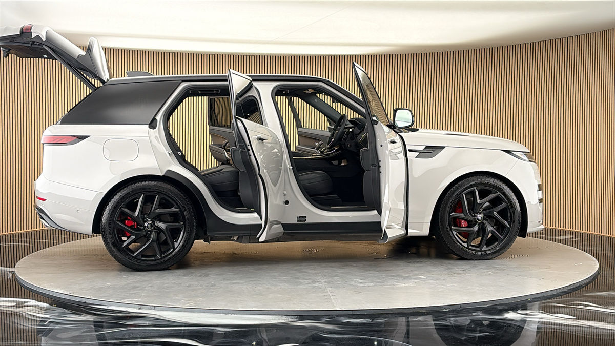 More views of Land Rover Range Rover Sport