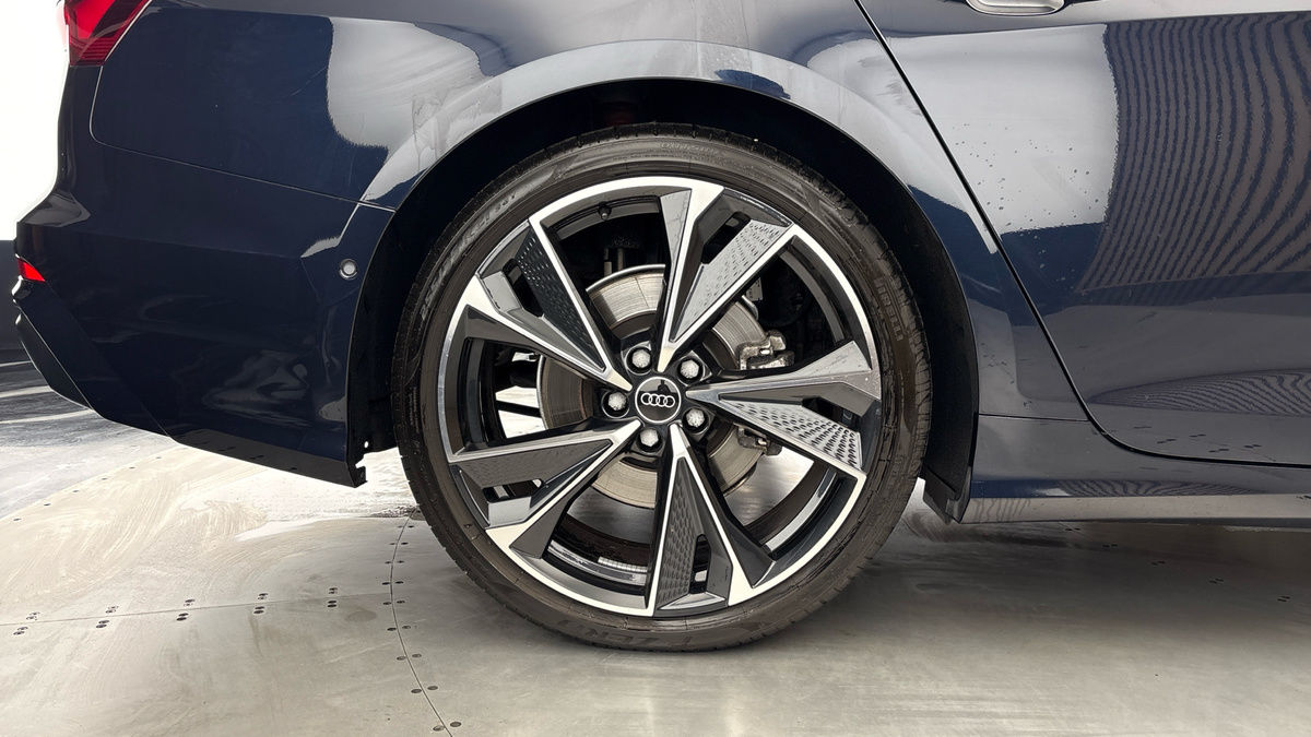 Audi A6 Avant Image 10