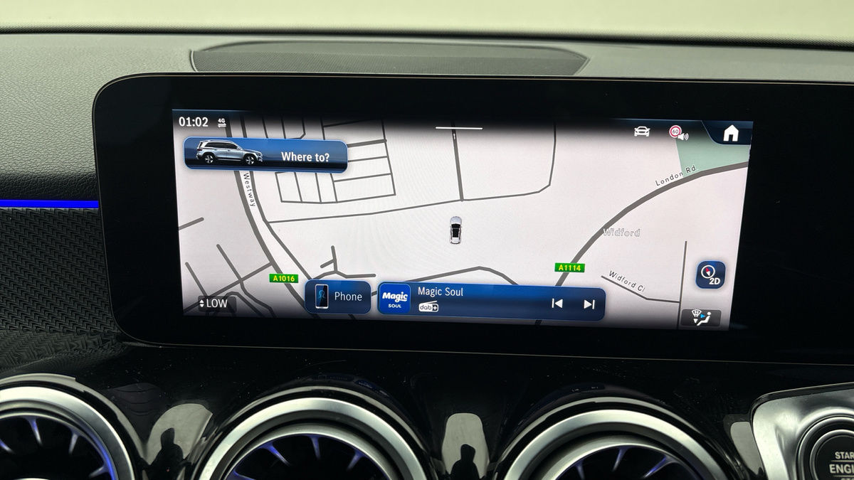 Mercedes-Benz GLB Image 17