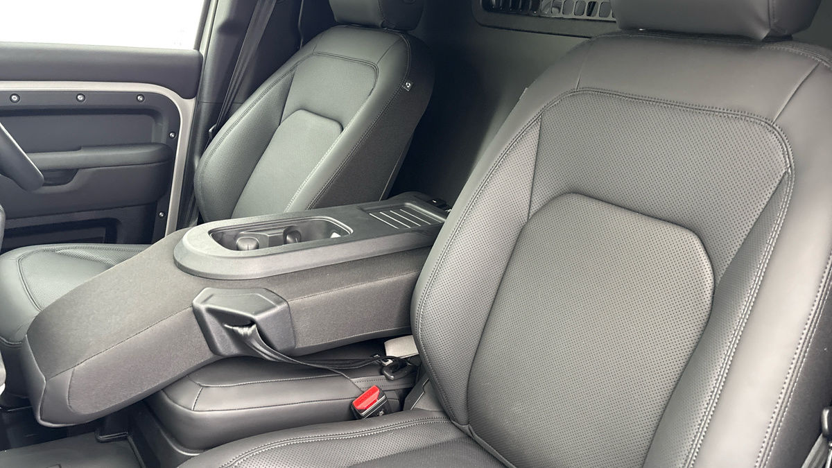 Land Rover Defender 110 Urban Image 9