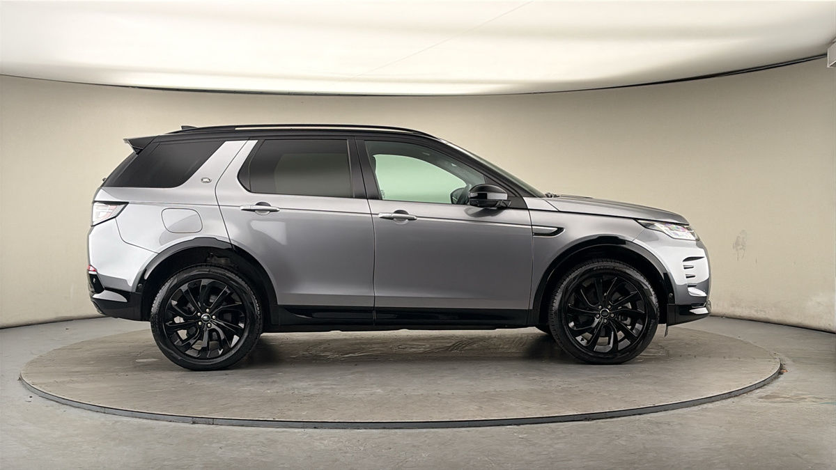 Land Rover Discovery Sport Image 16
