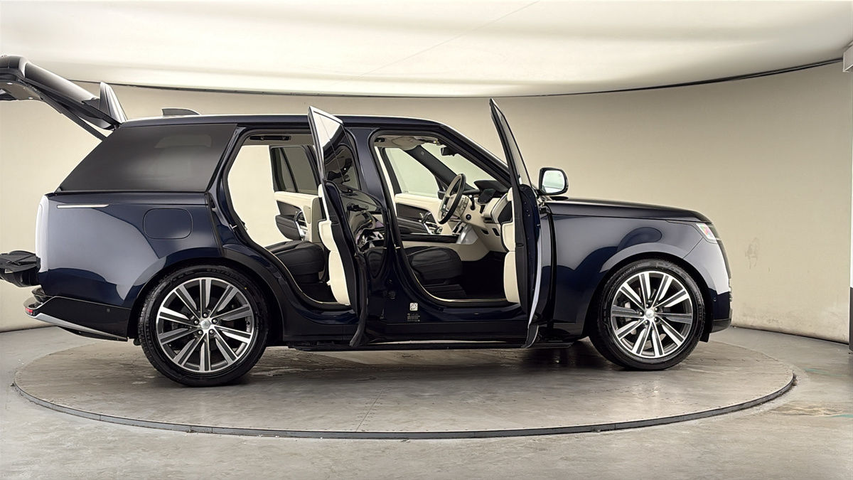 More views of Land Rover Range Rover