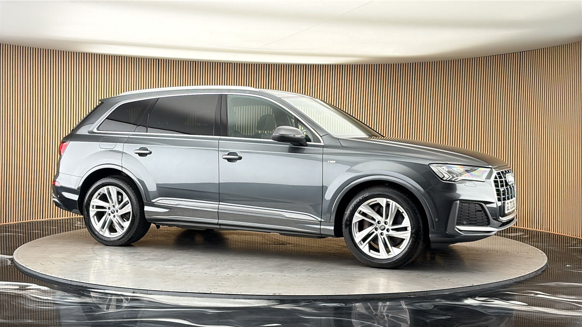 More views of Audi Q7
