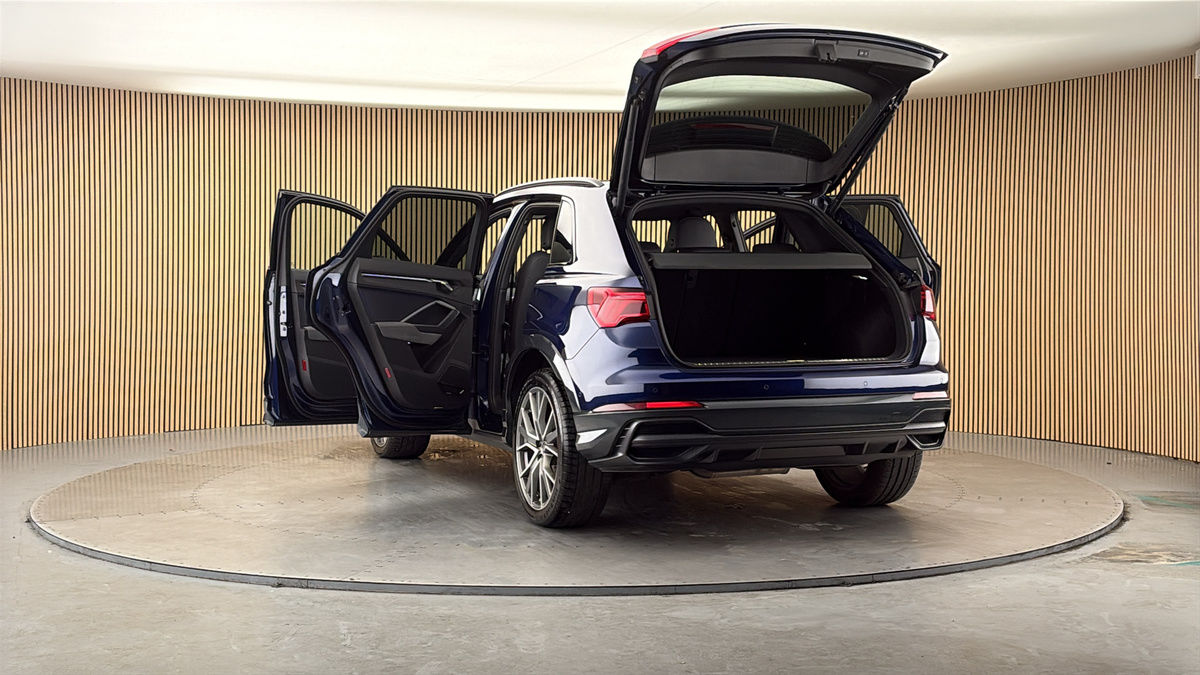 More views of Audi Q3