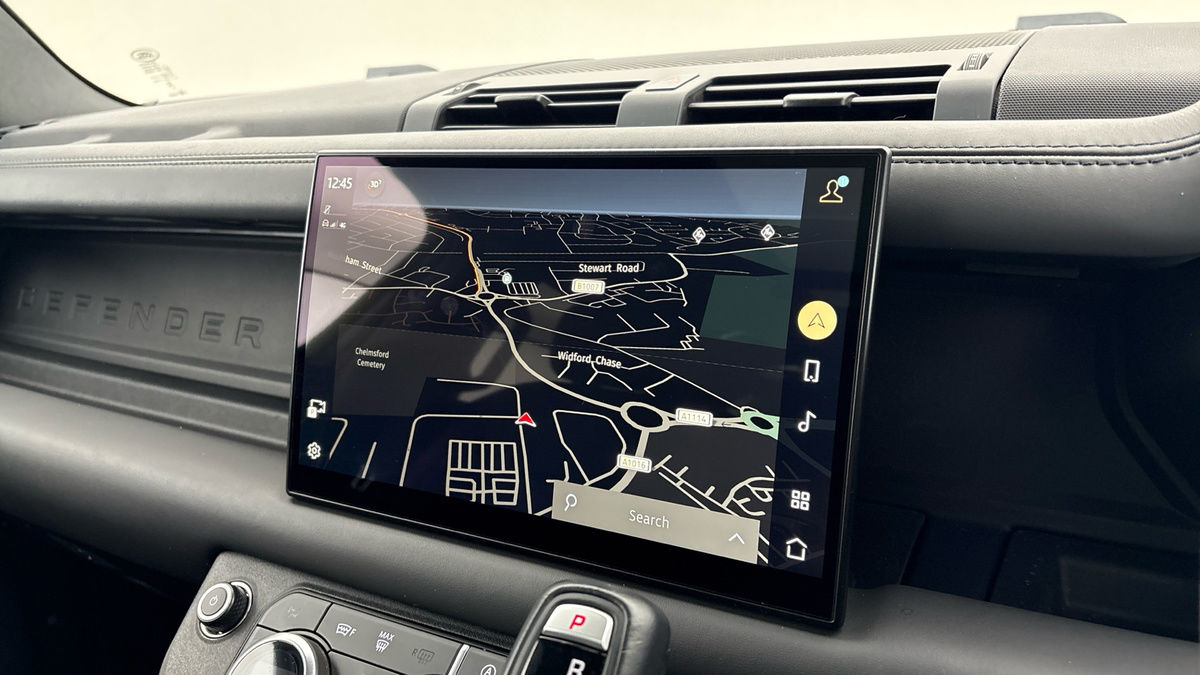 Land Rover Defender 110 Image 17