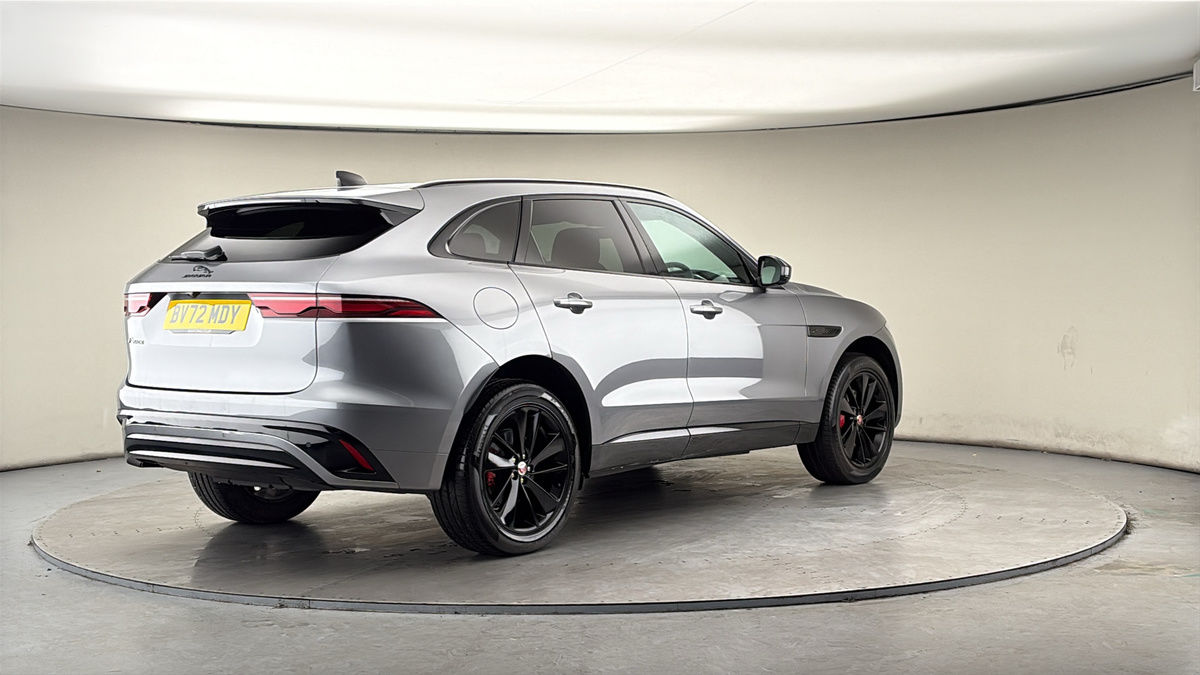 Jaguar F-PACE Image 21