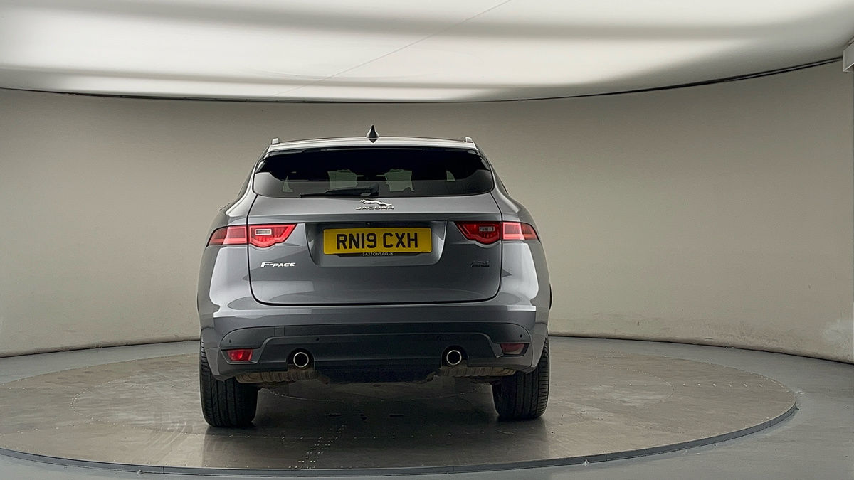Jaguar F-PACE Image 4