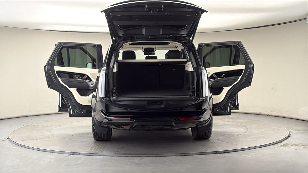 More views of Land Rover Range Rover