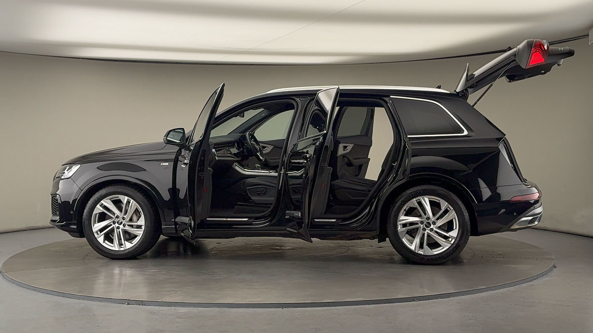 More views of Audi Q7