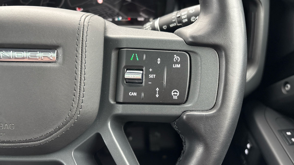 Land Rover Defender 110 Image 14