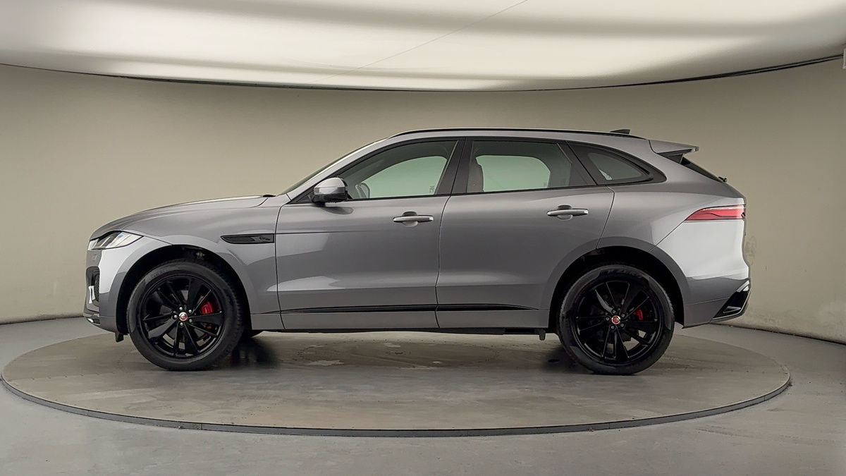 Jaguar F-PACE Image 15