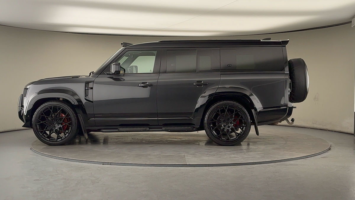 Land Rover Defender 130 Urban Image 15