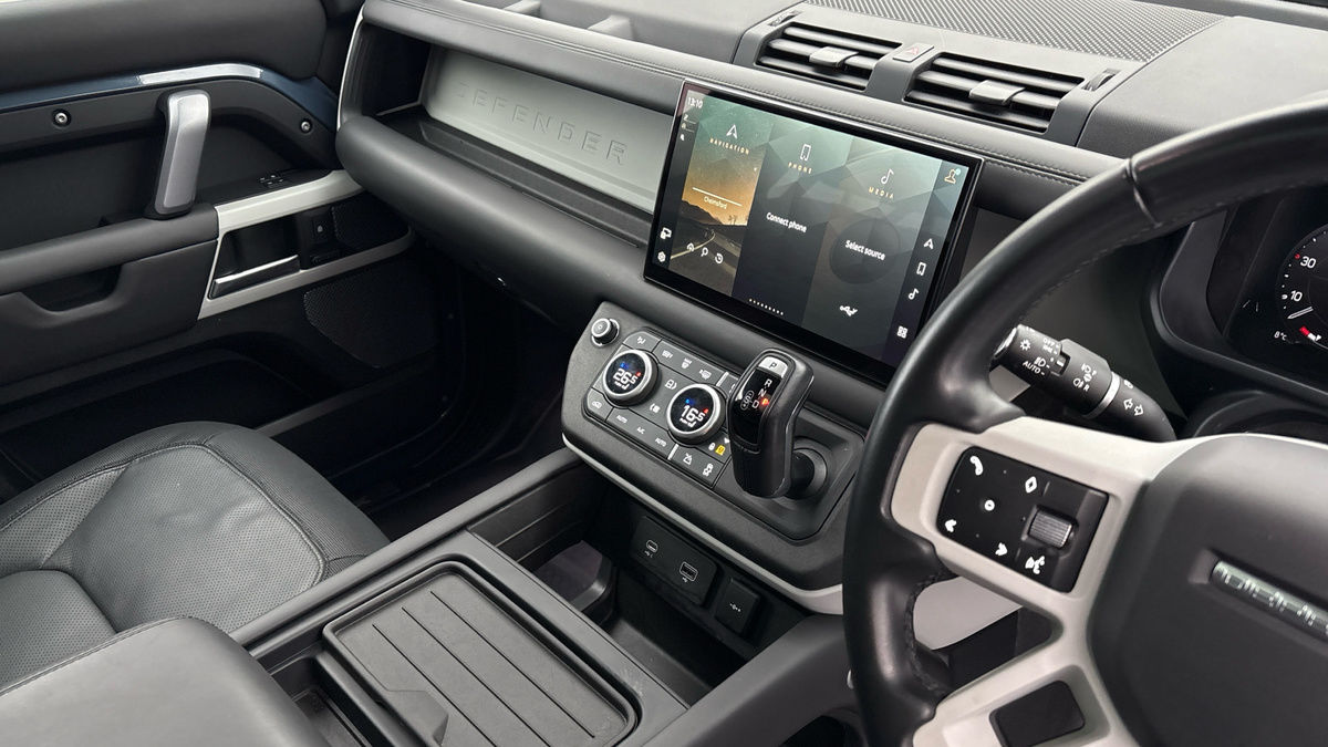 Land Rover Defender 110 Urban Image 18
