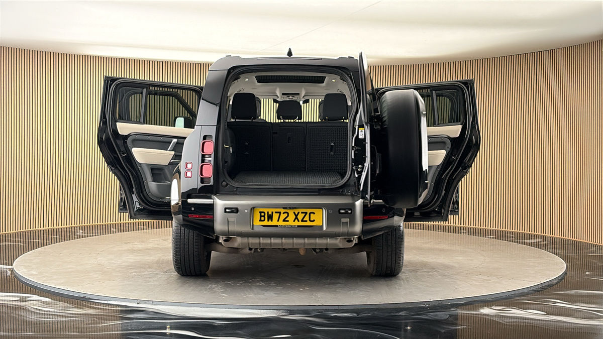 More views of Land Rover Defender 110