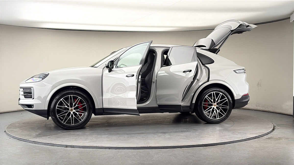 More views of Porsche Cayenne
