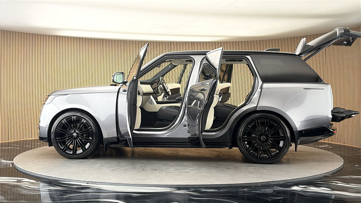 More views of Land Rover Range Rover