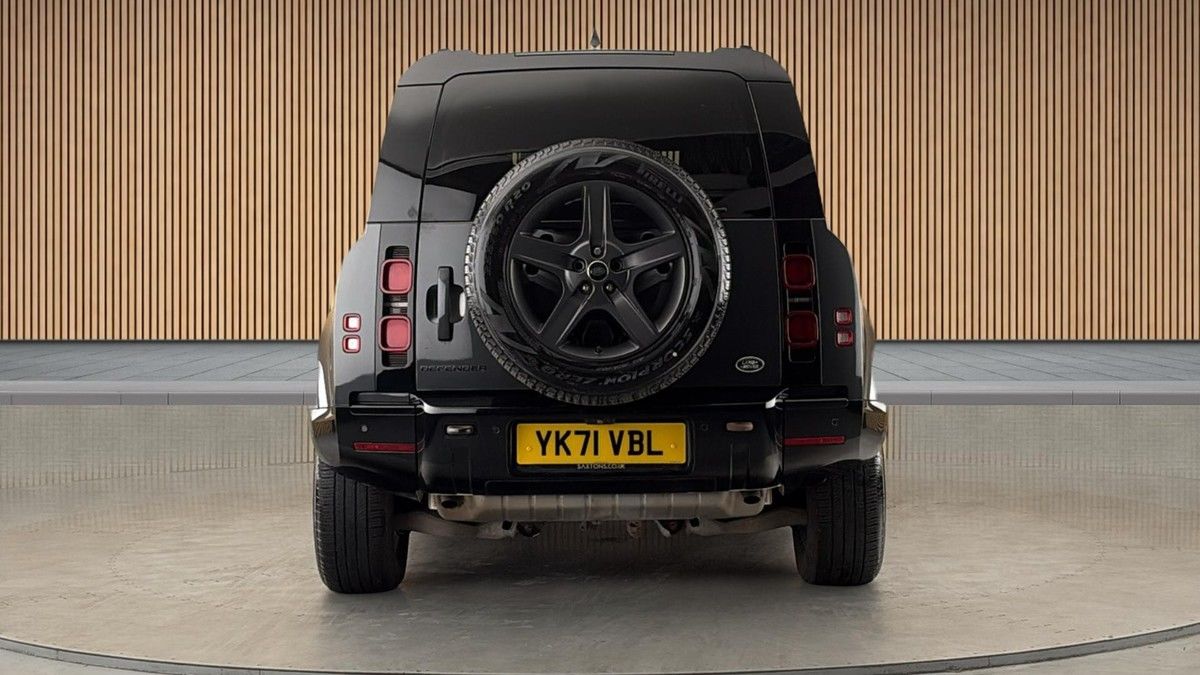 Land Rover Defender 110 Image 4
