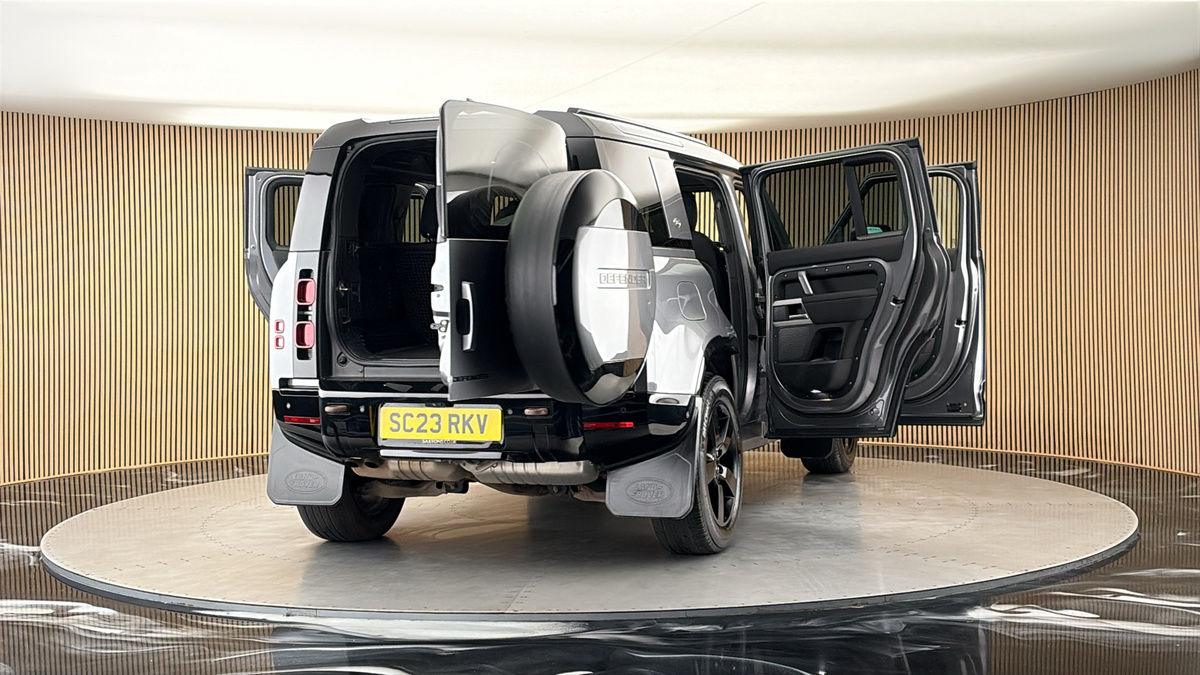 More views of Land Rover Defender 110