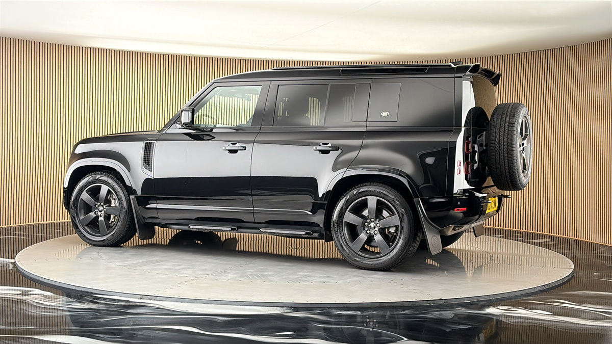 More views of Land Rover Defender 110
