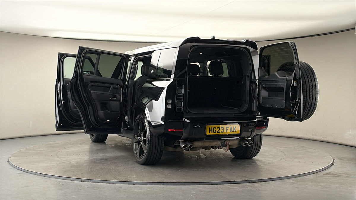 More views of Land Rover Defender 110