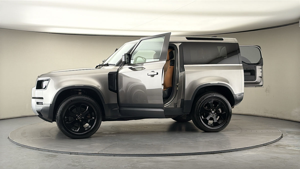 More views of Land Rover Defender 90