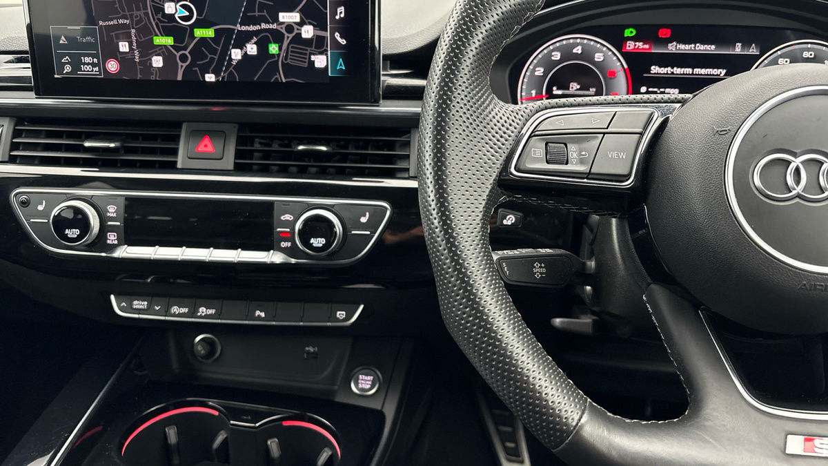 Audi A4 Avant Image 13