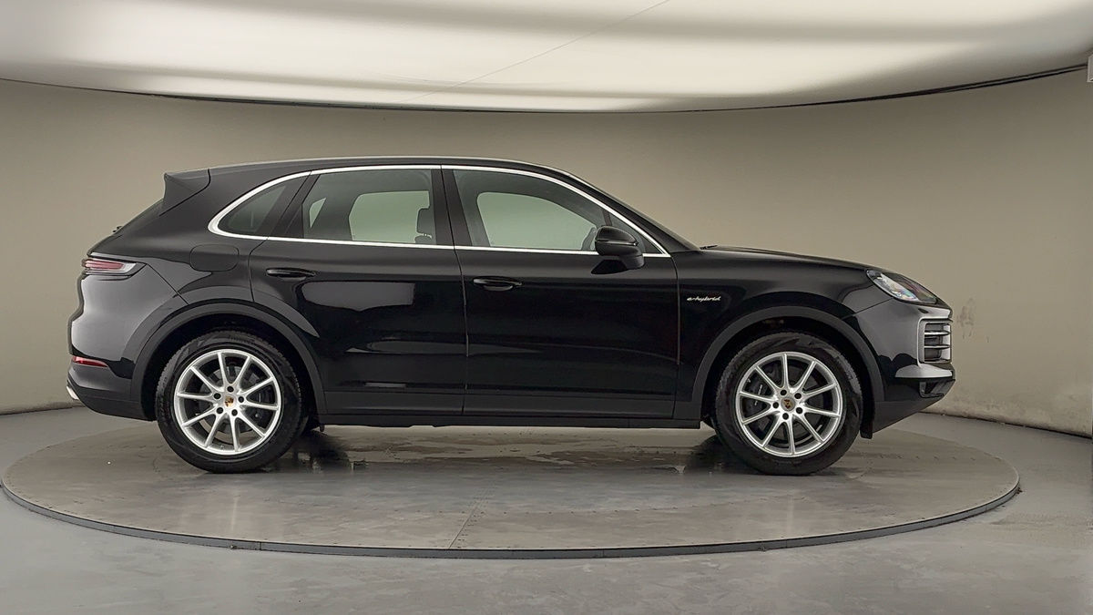 Porsche Cayenne Image 16