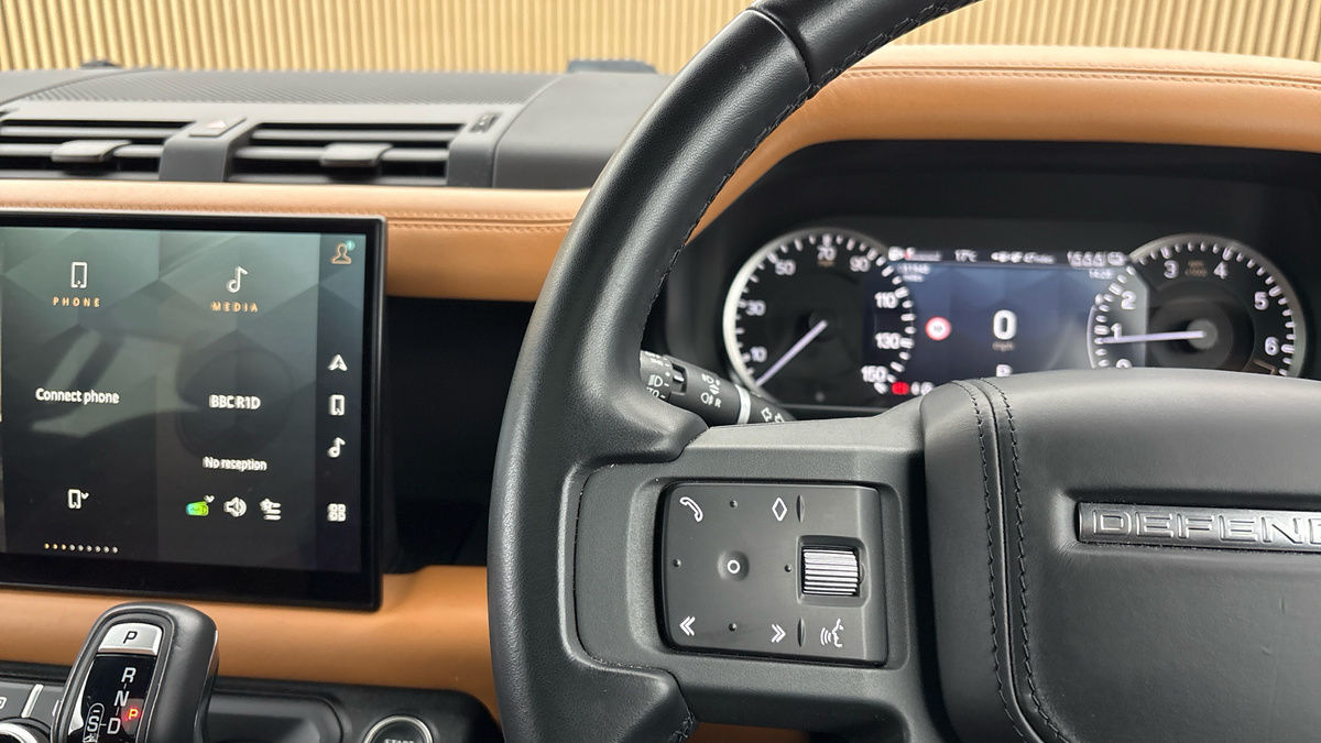 Land Rover Defender 110 Image 13