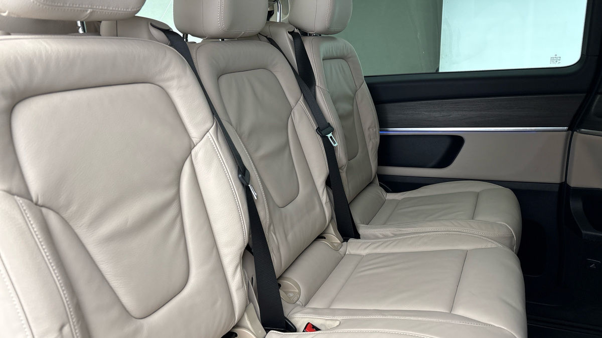 Mercedes-Benz V Class Image 9