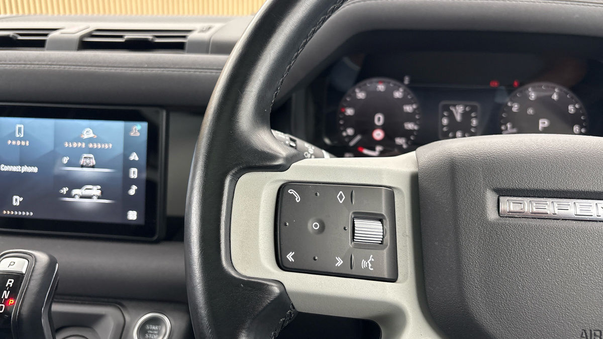 Land Rover Defender 90 Image 13