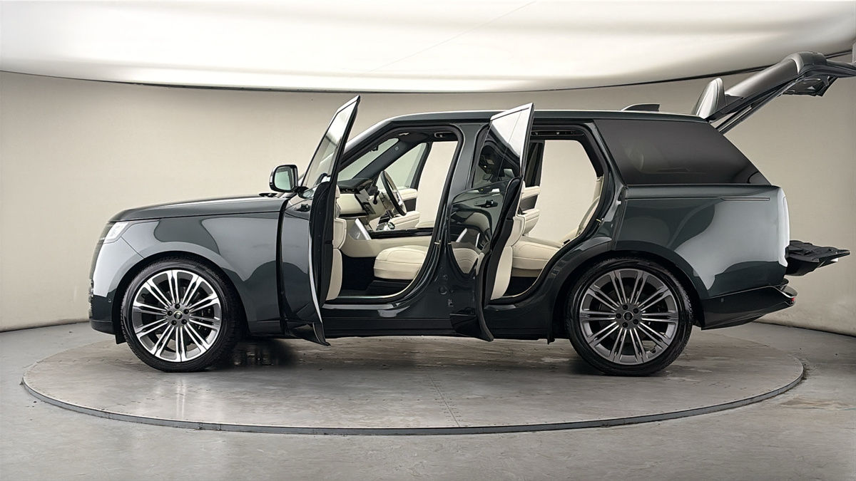 More views of Land Rover Range Rover