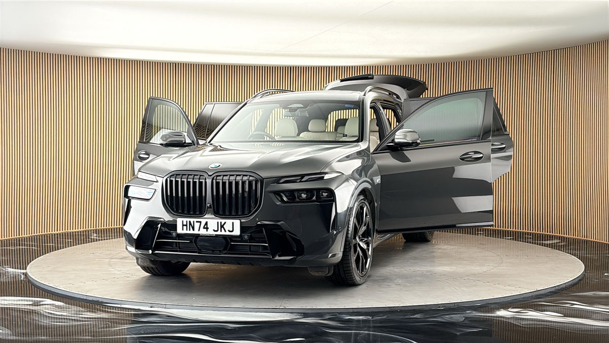 More views of BMW X7