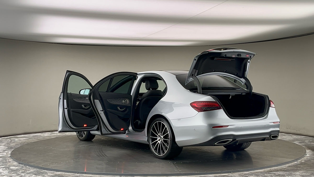 Mercedes-Benz E Class Image 23
