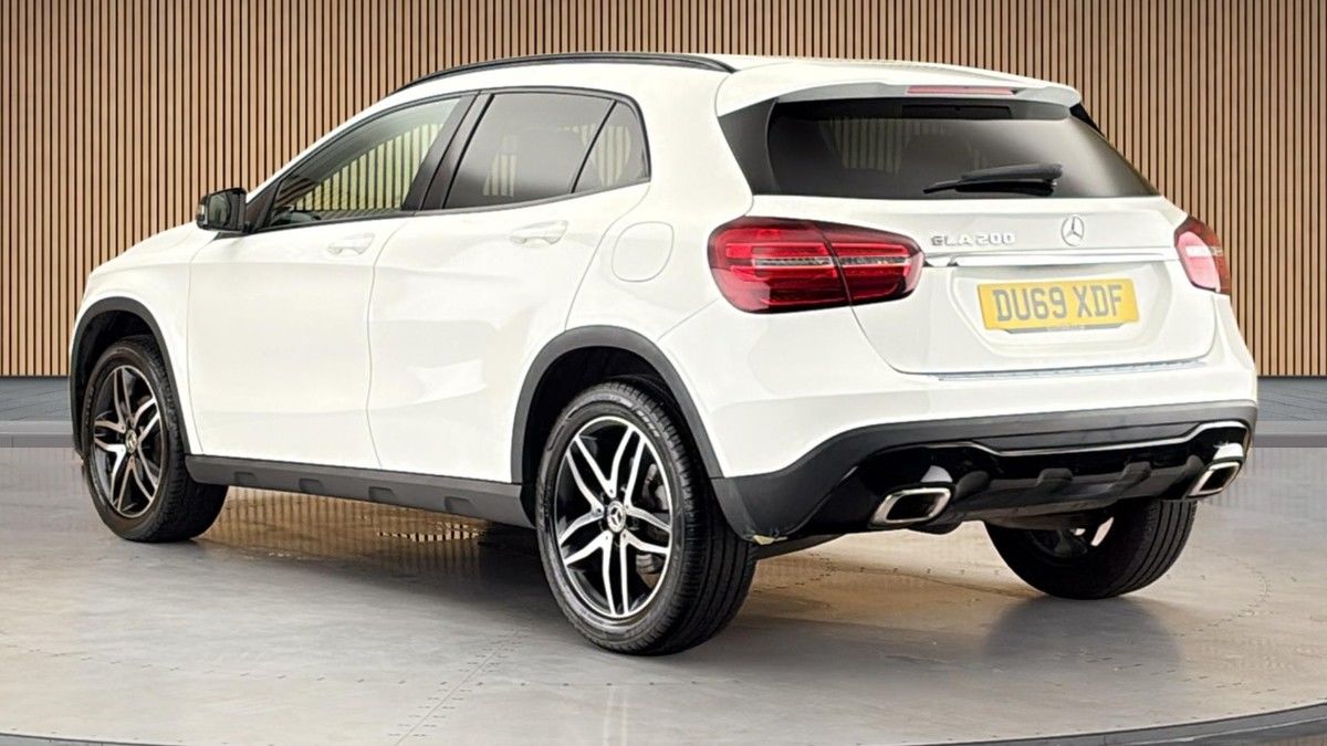Mercedes-Benz GLA Image 2