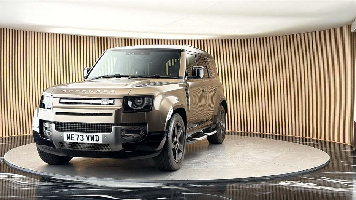 More views of Land Rover Defender 110