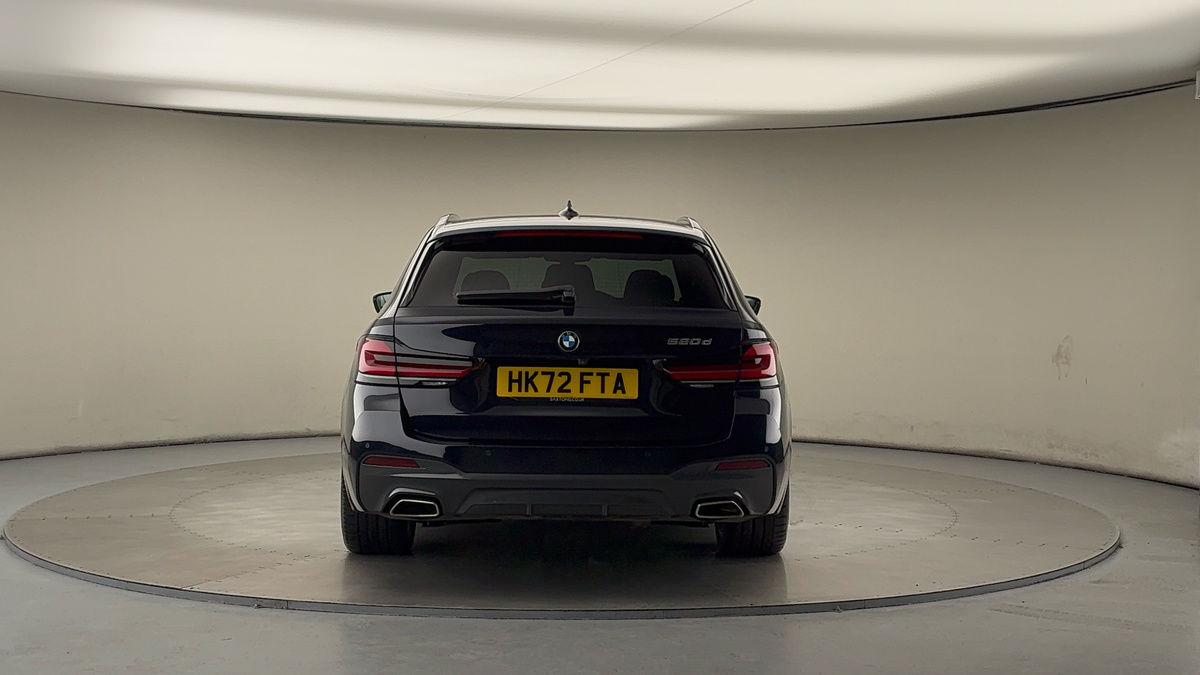 BMW 5 Series Image 4