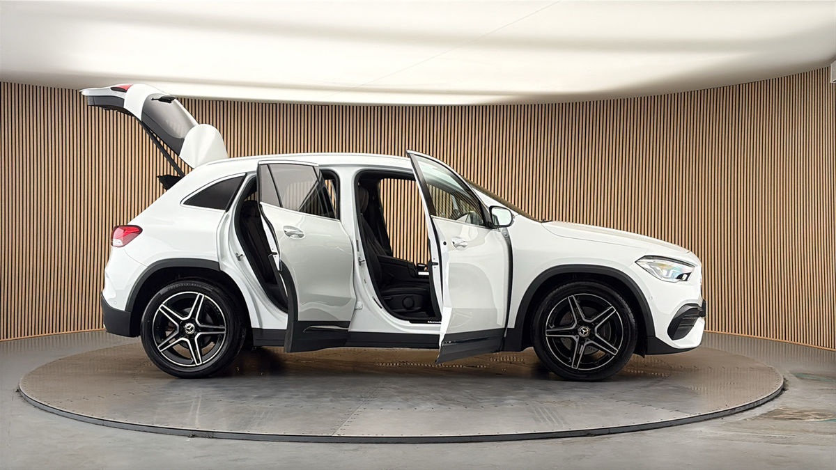 More views of Mercedes-Benz GLA