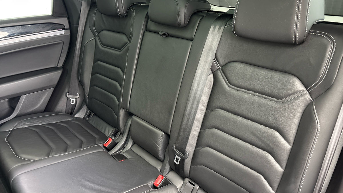 Volkswagen Touareg Image 8