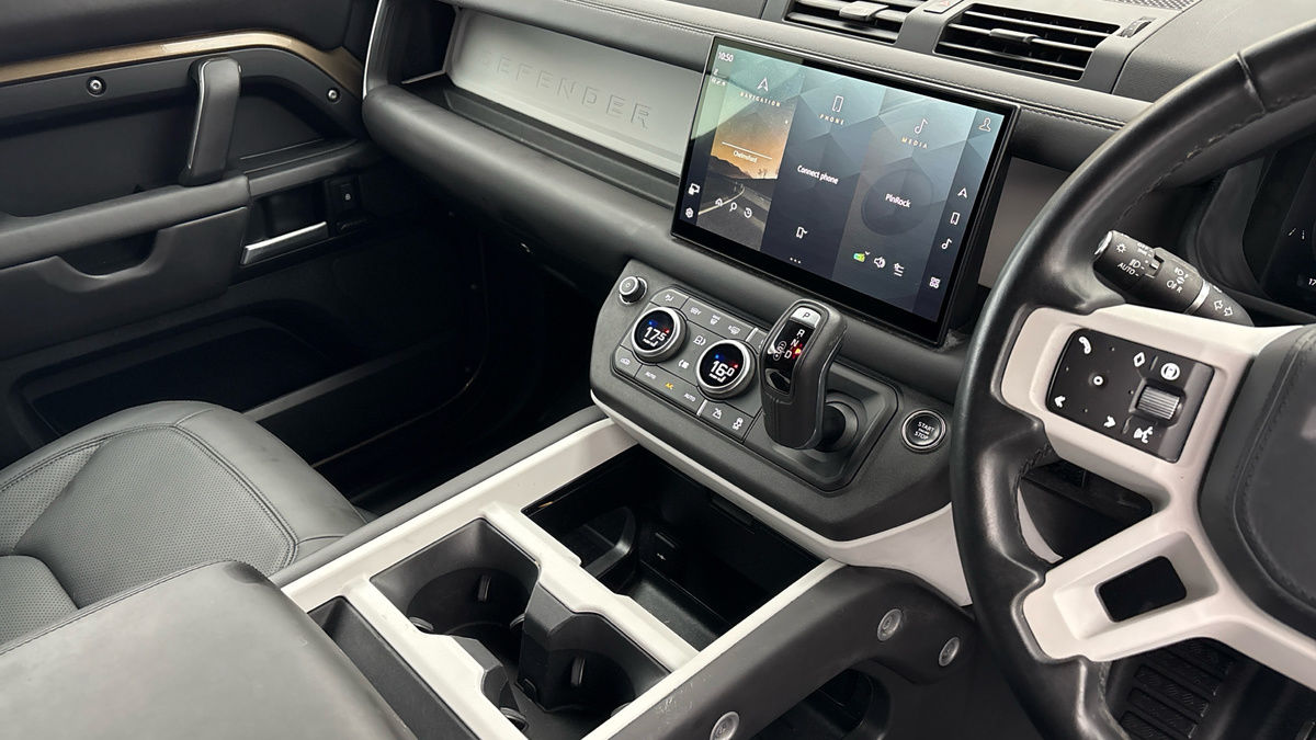 Land Rover Defender 90 Image 18