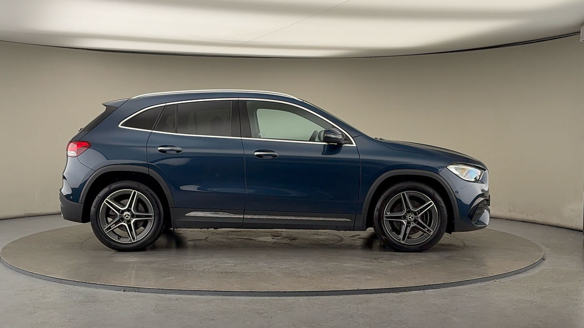 Mercedes-Benz GLA Image 16