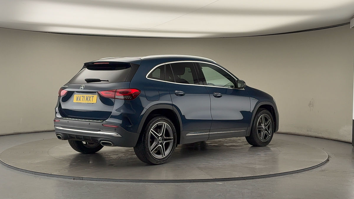 Mercedes-Benz GLA Image 21