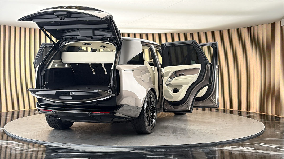 More views of Land Rover Range Rover