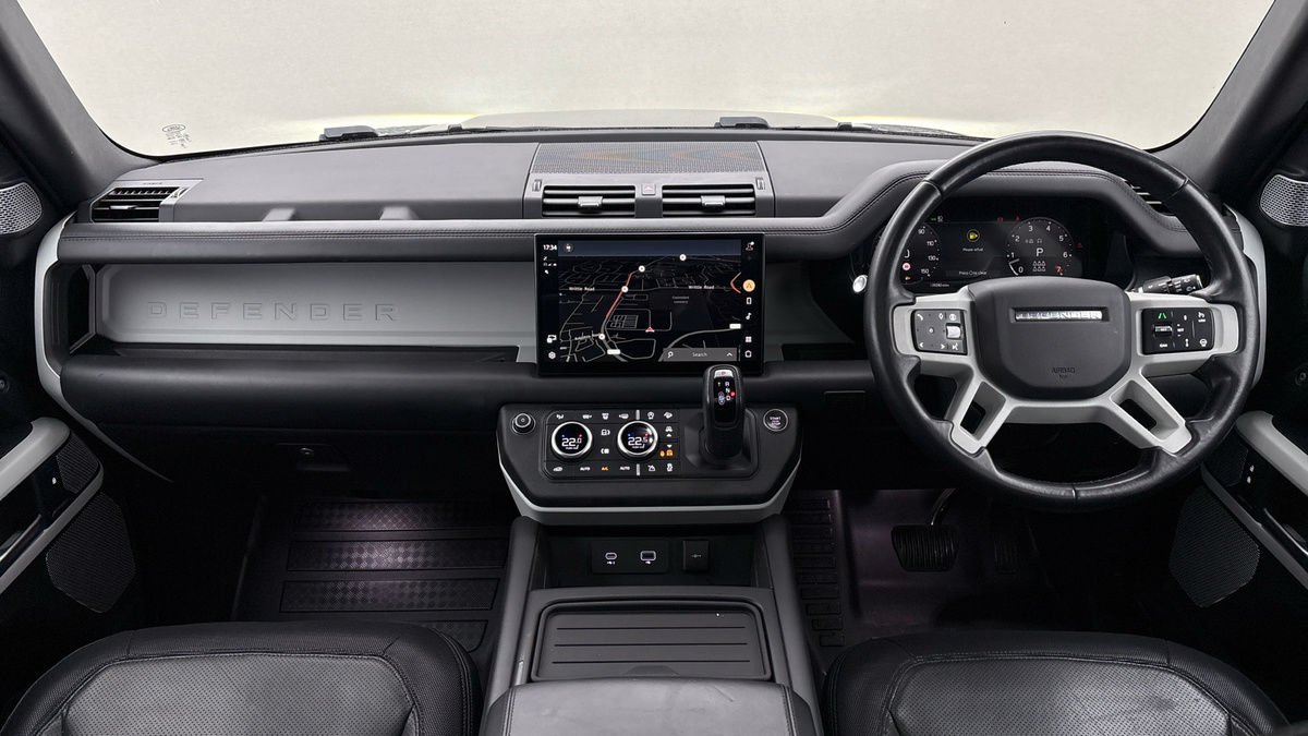Land Rover Defender 130 Image 12