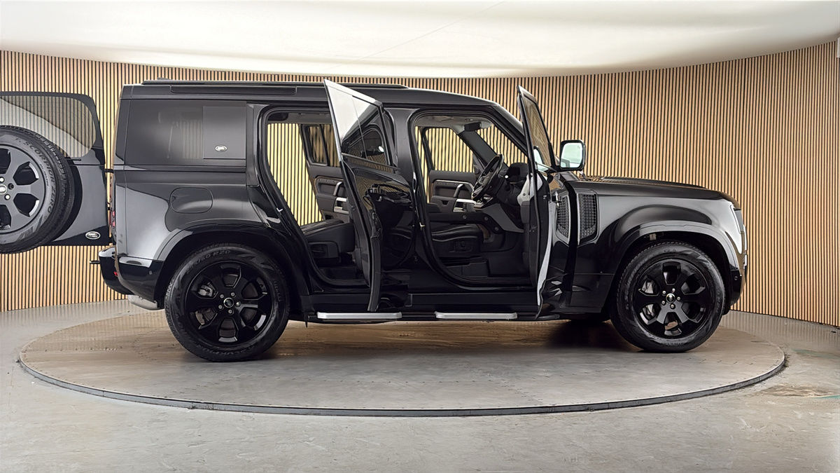 More views of Land Rover Defender 110