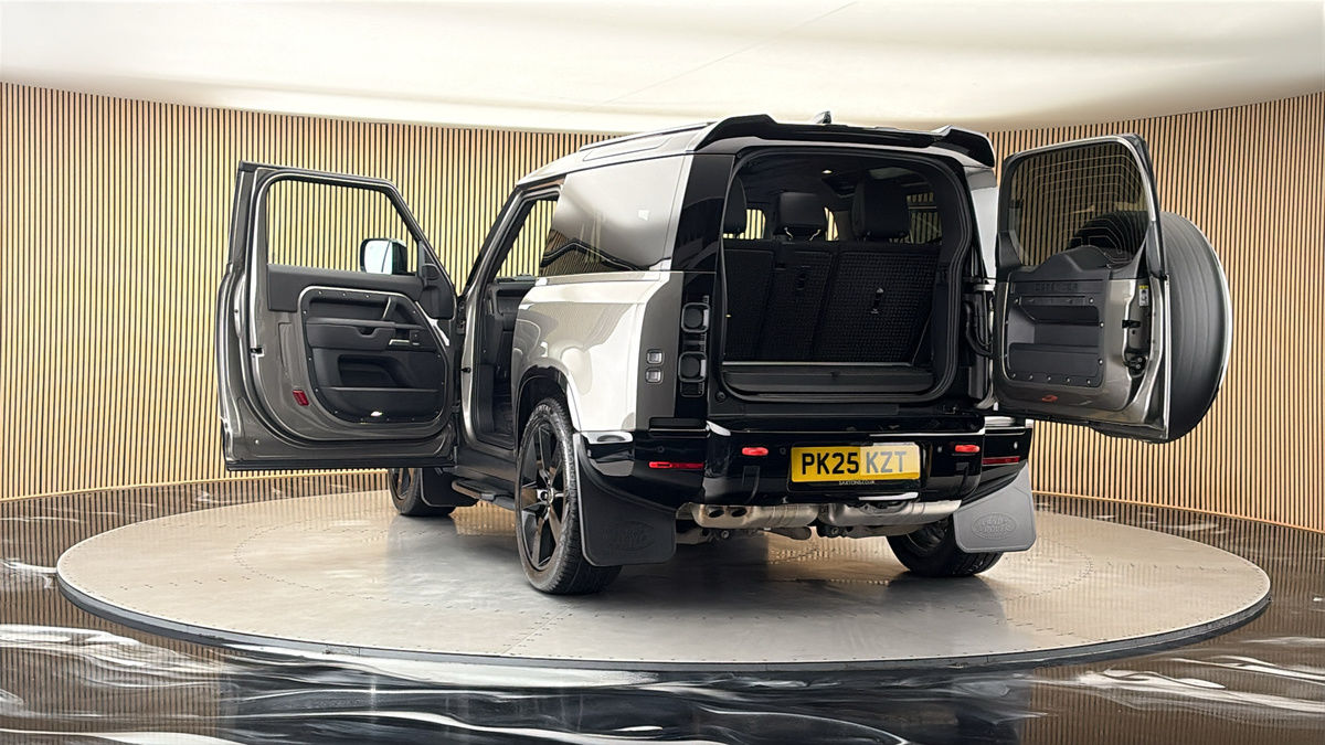 More views of Land Rover Defender 90