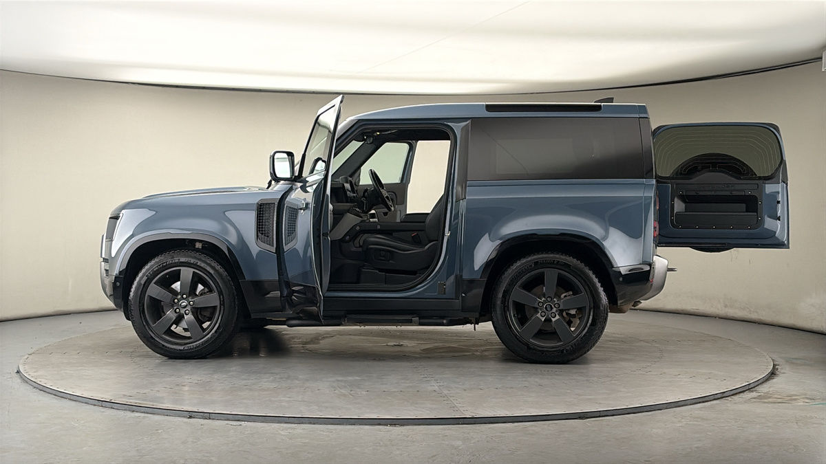 More views of Land Rover Defender 90