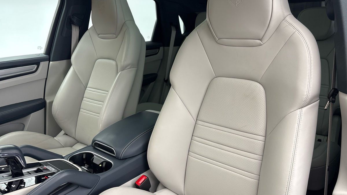 Porsche Cayenne Image 7